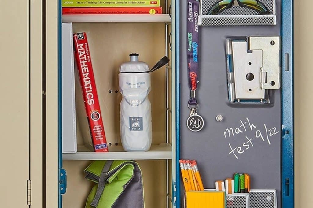 A Device That Helps You Organize Your Locker