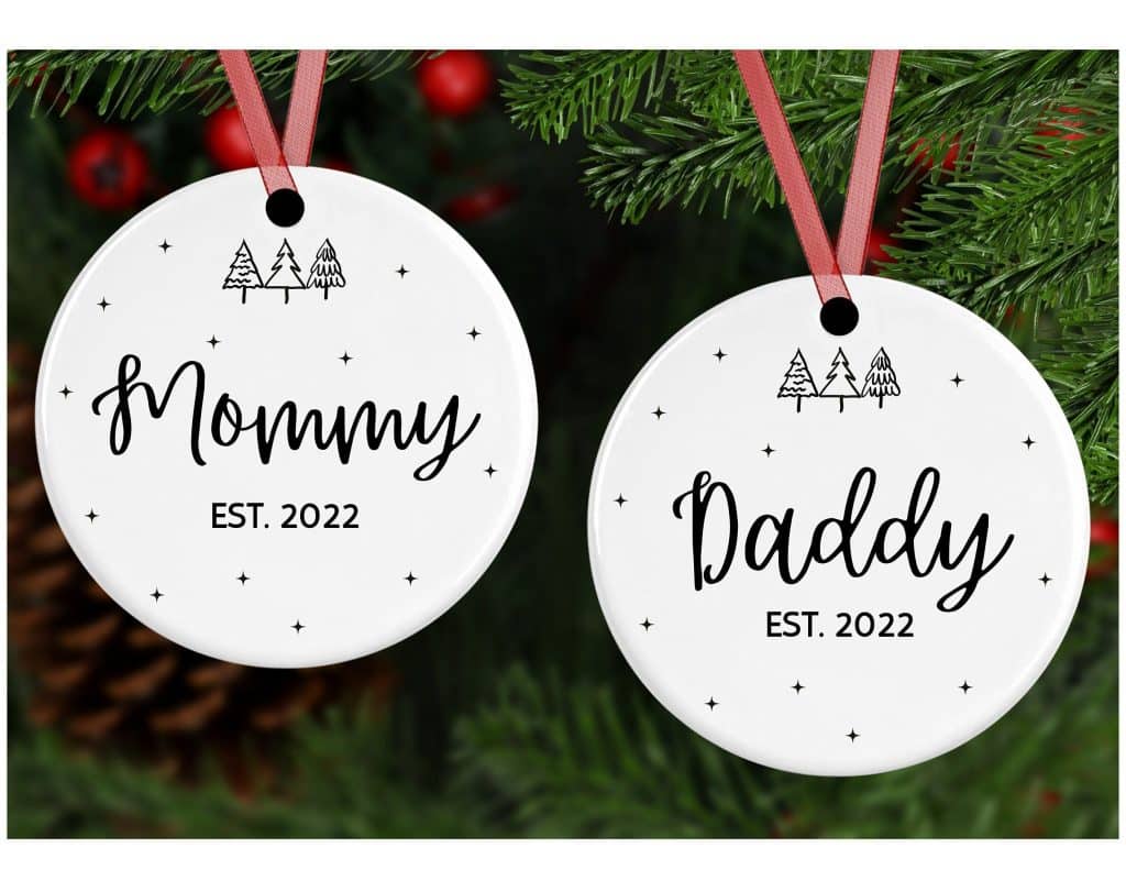 https://cdn.illustratedteacup.com/wp-content/uploads/2023/09/Mom-and-Dad-Ornaments-1024x801.jpeg