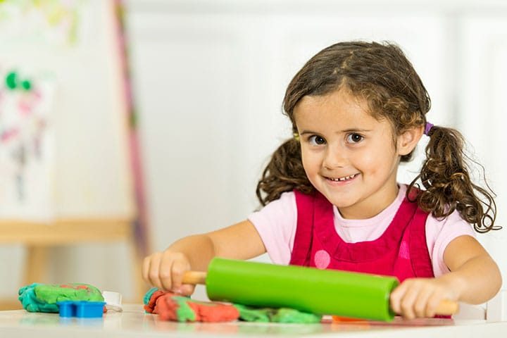 Finger painting – A brilliant activity for babies and toddlers