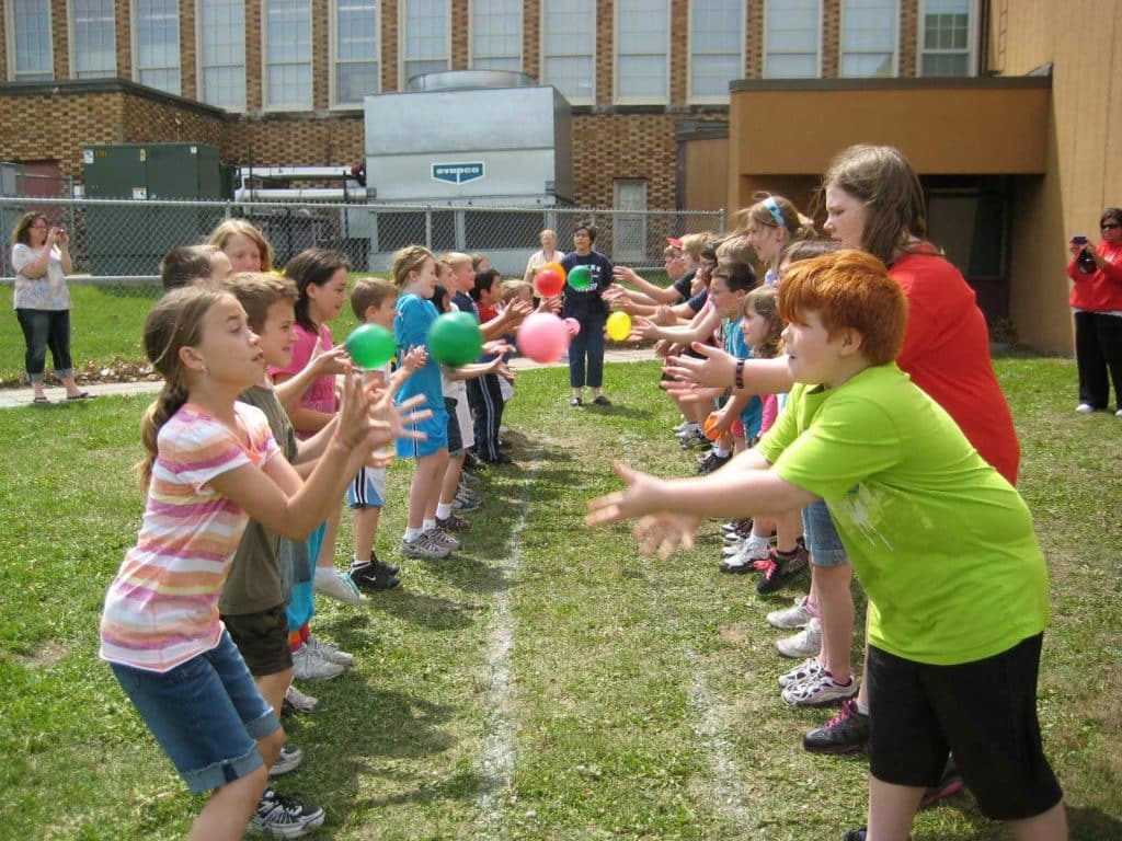 Water Balloon Toss1