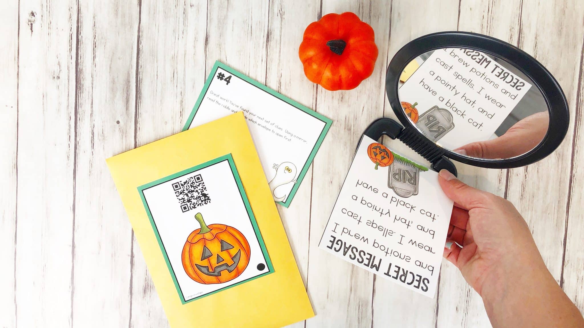 Halloween pumpkin printable: A spooky pumpkin template for Halloween decorations. Get creative with this printable design