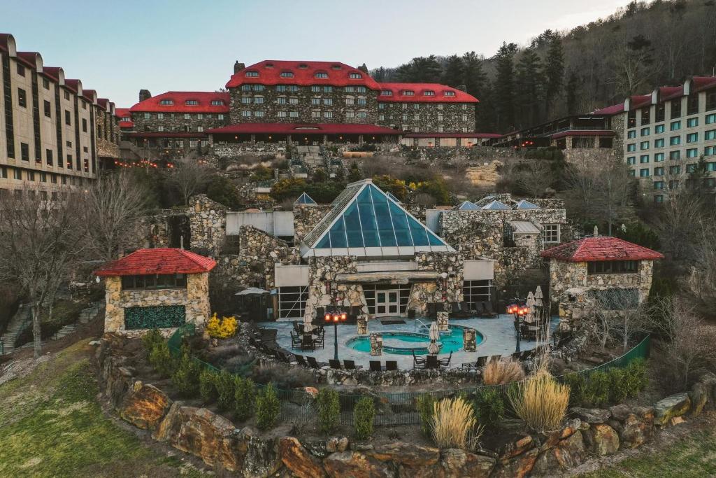 The grand lodge at Omni Grove Park Inn in Asheville, North Carolina.