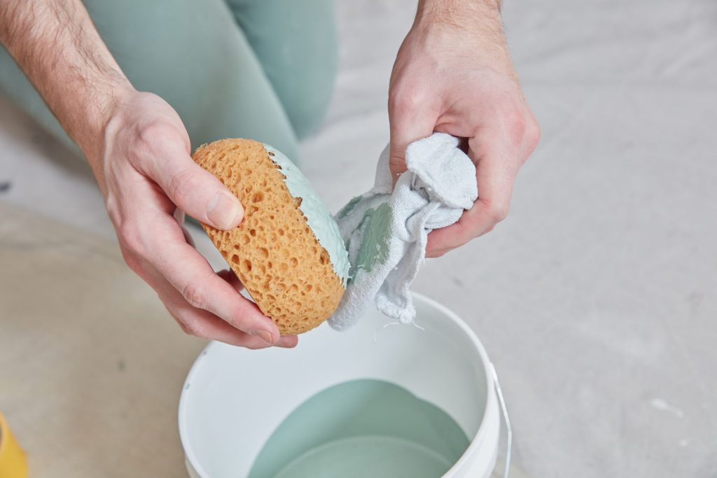 Some Tips to Bring the Best out of Your Sponge Painting