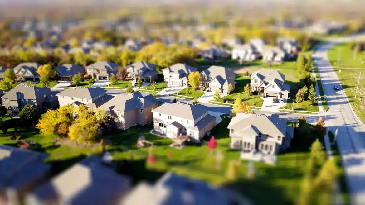 Building a Strong Real Estate Brand: Beyond Online Presence