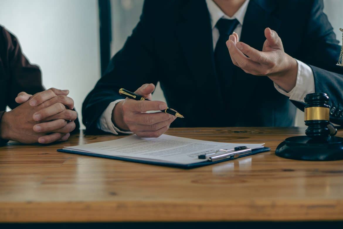 How Personal Injury Lawyers Handle Insurance Companies?