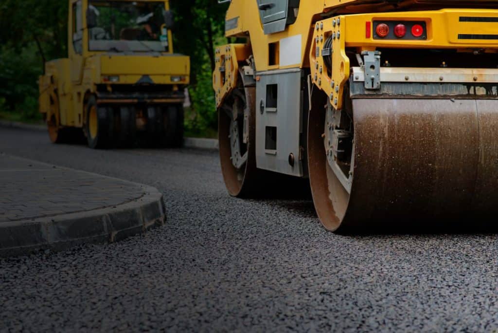 The Heroes Arrive: What to Expect from a Professional Paving Repair Service