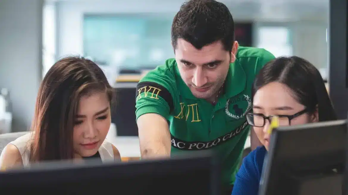 EssayGPT Review: Revolutionizing Writing with the AI Essay Writing Assistant