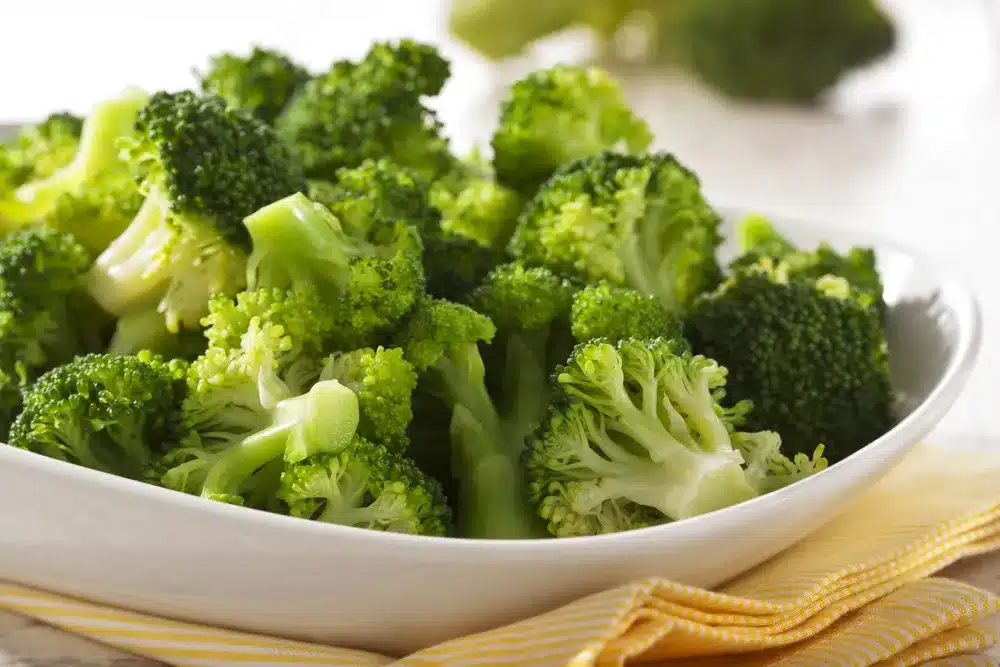 Steamed Broccoli with Lemon and Garlic