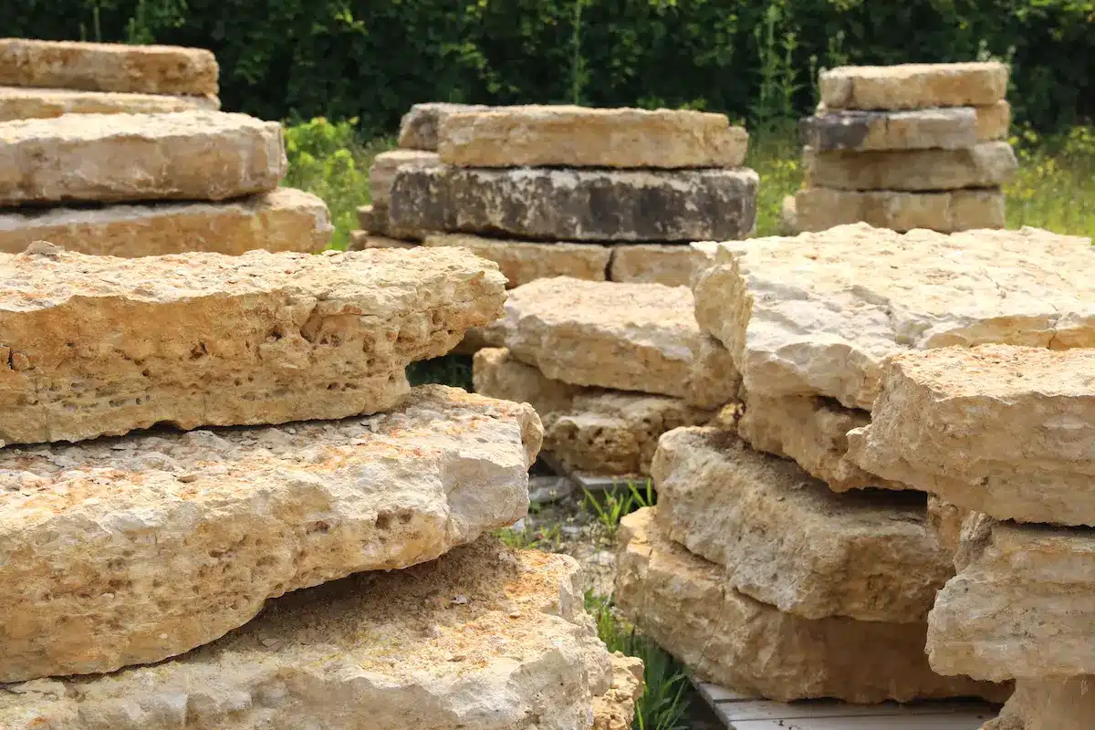 Why Supplier Reputation Matters When Buying Outcropping Stones