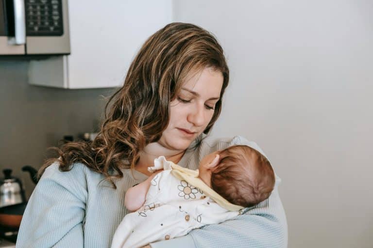 A Complete Guide To Postpartum Anxiety For New Mums
