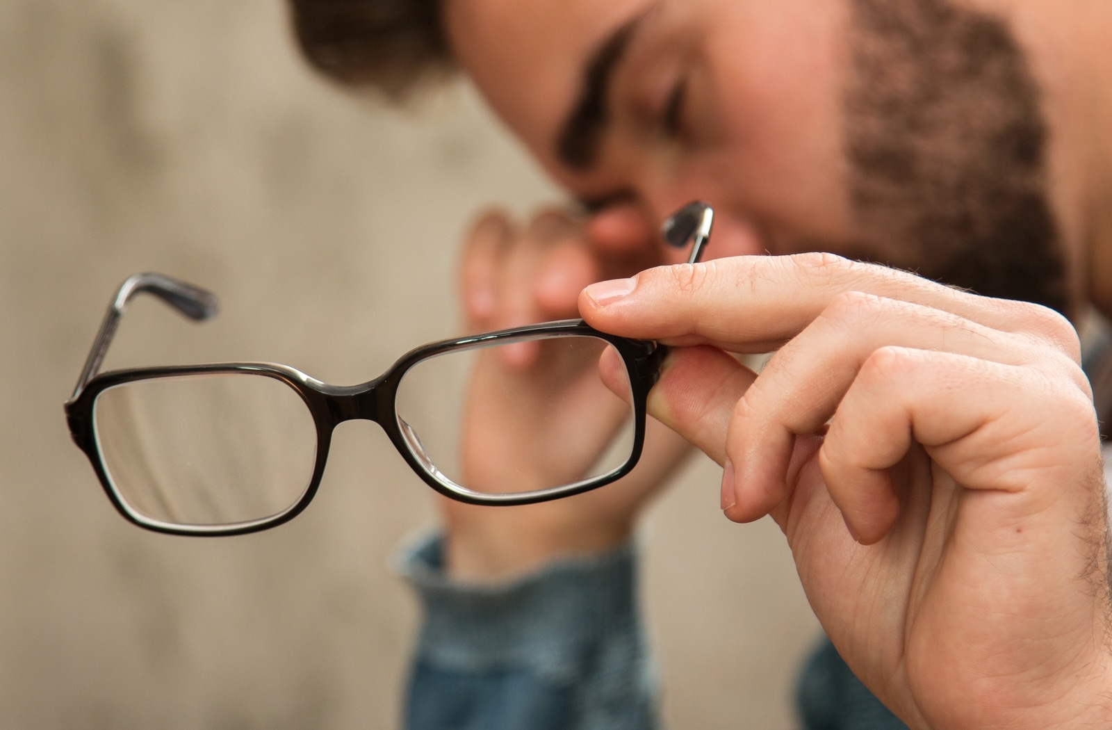 Common Symptoms of Outdated Prescription Glasses