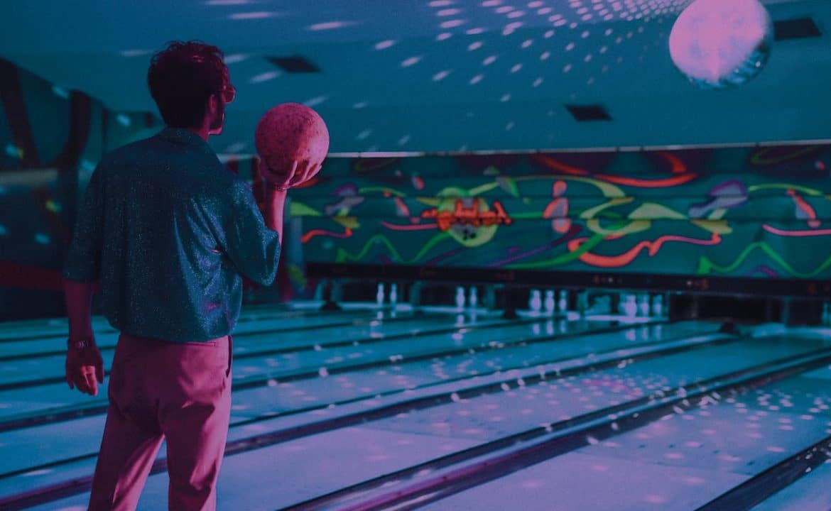 Personalized Perfection or Instant Style? Deciding Between Custom and Ready-to-Wear Bowling Shirts