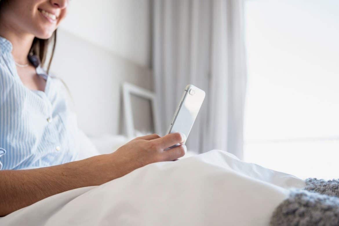 How Wearable Devices and Sleep Apps Work Together for Better Sleep