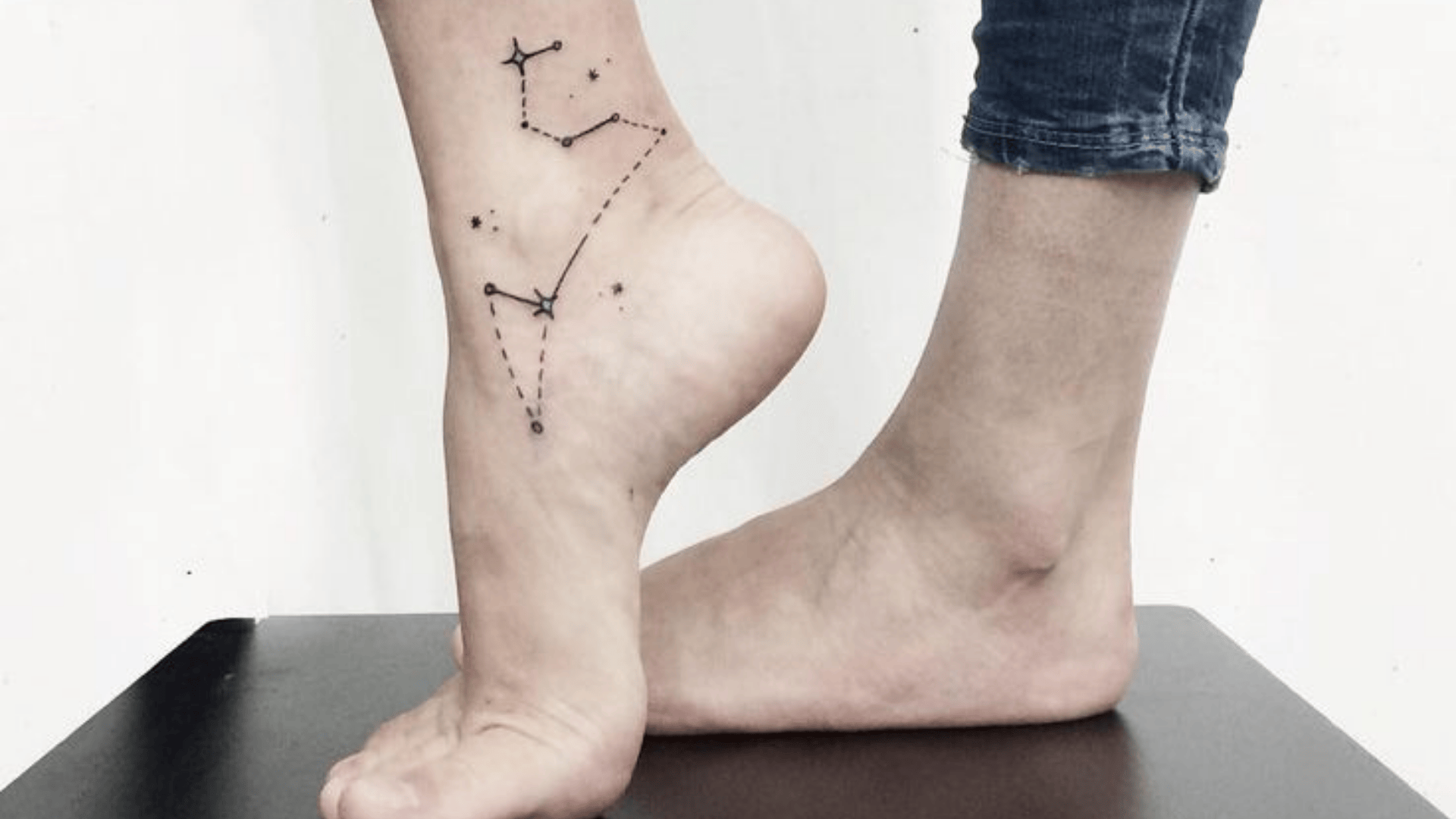 Tiny_Leo_Constellation_on_The_Ankle