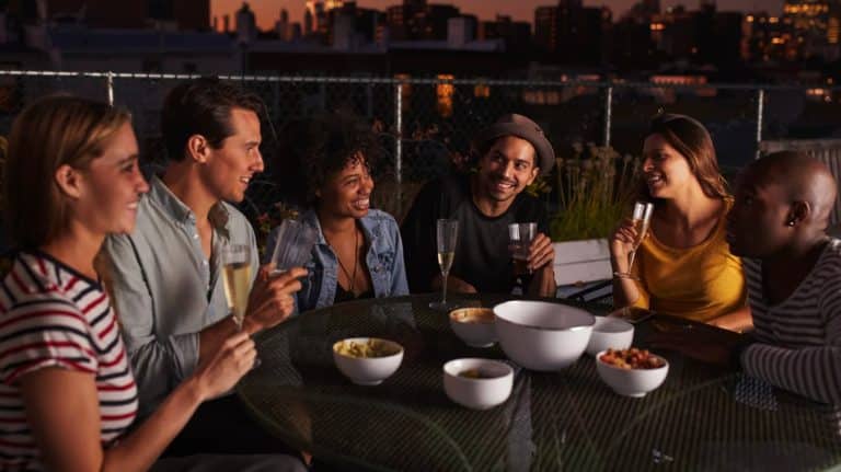 150 Who Knows Me Better Questions: Test Your Closest Bonds wh0 knows me better question